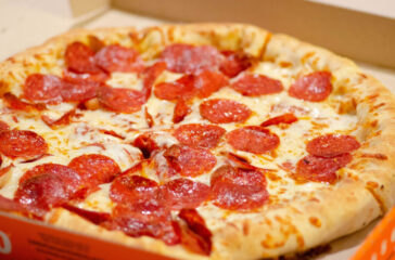 PIZZA-photo-1534308983496-4fabb1a015ee
