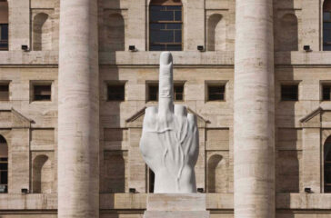 maurizio_cattelan_l-o-v-e_w800_001221